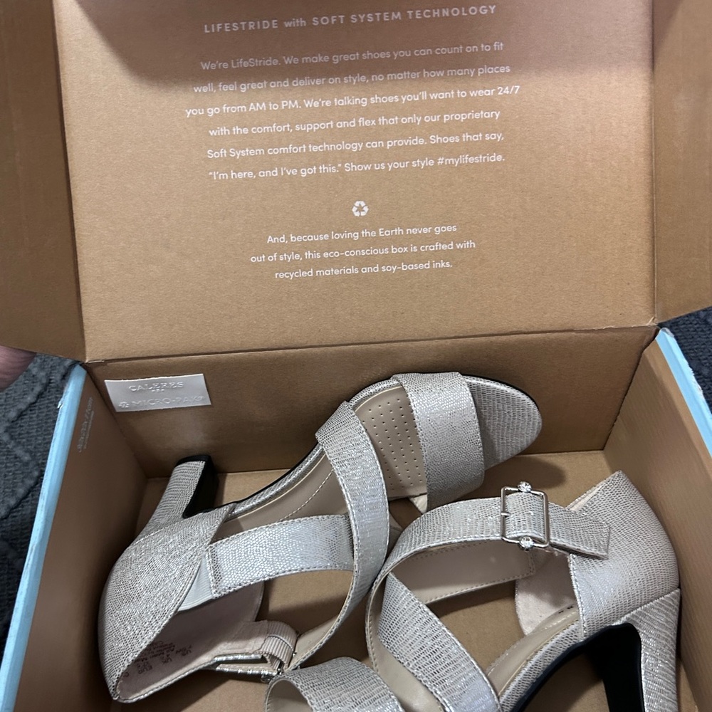 New-Life Stride Carlyle Sandal in Silver Metallic size 7.5 Wide - Picture 5 of 7